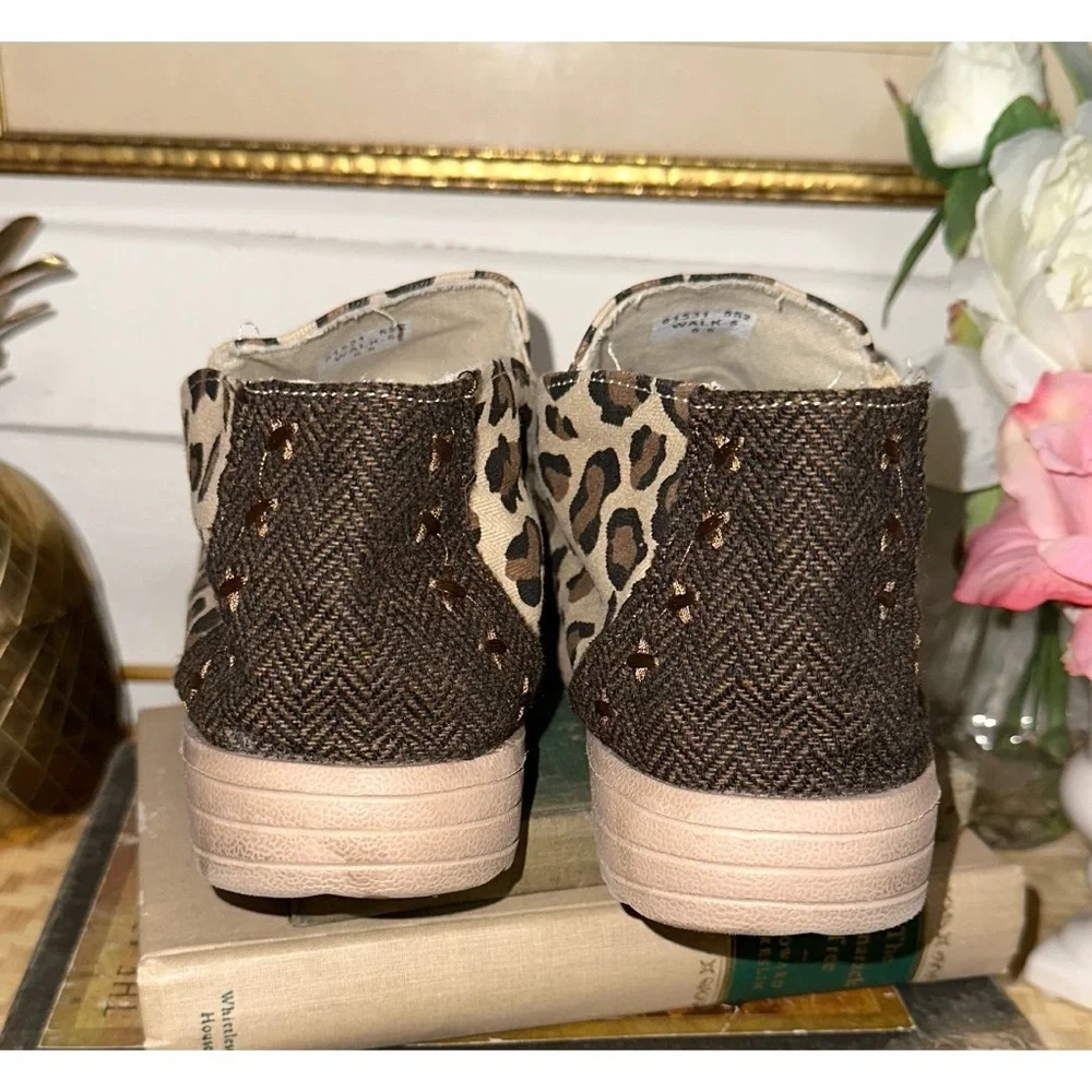 Outwoods Brown Leopard Walk Sneakers size 8.5 NWOT